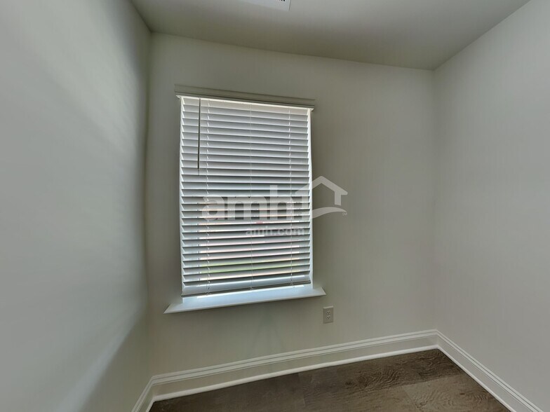 Building Photo - 1020 Bevington Dr