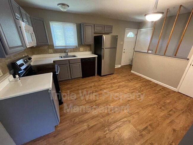 Building Photo - 10203 Trio Ln