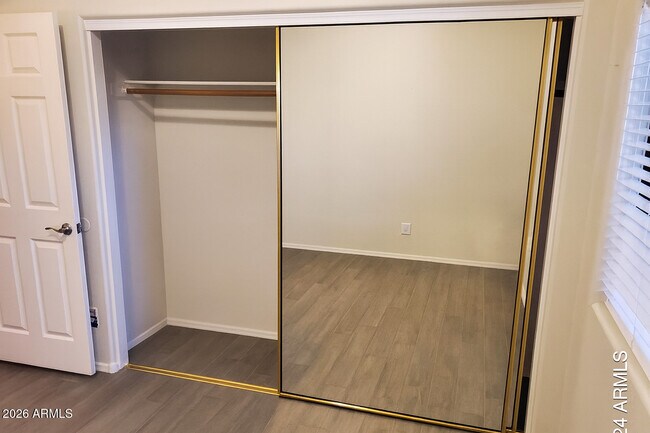 Building Photo - 1848 E Chilton Dr