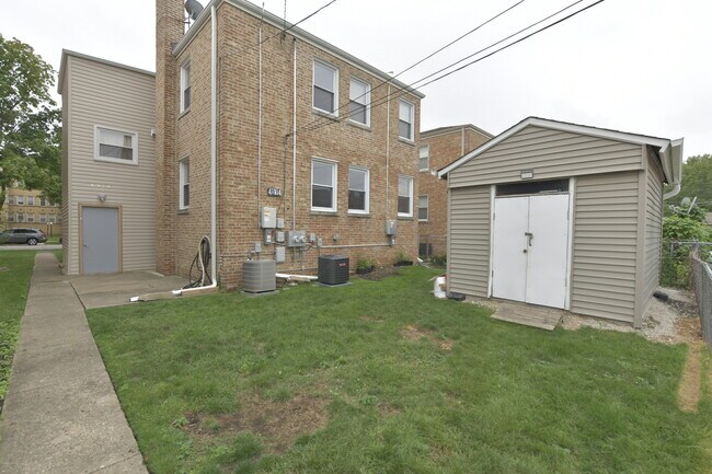 Building Photo - 4914 Louise St