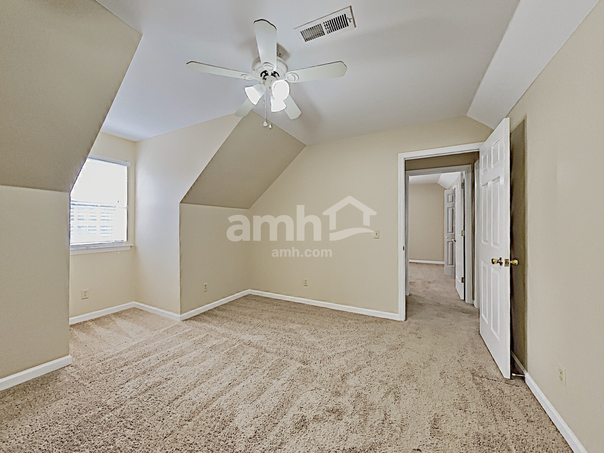 Building Photo - 104 Sunset Dr