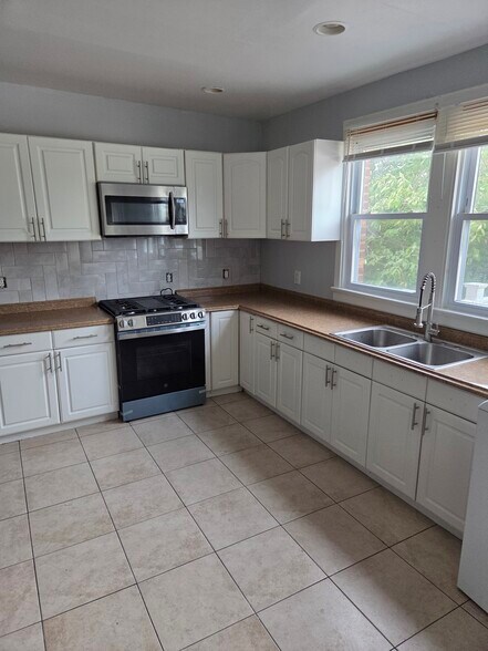 Building Photo - 117 Seaview Ave
