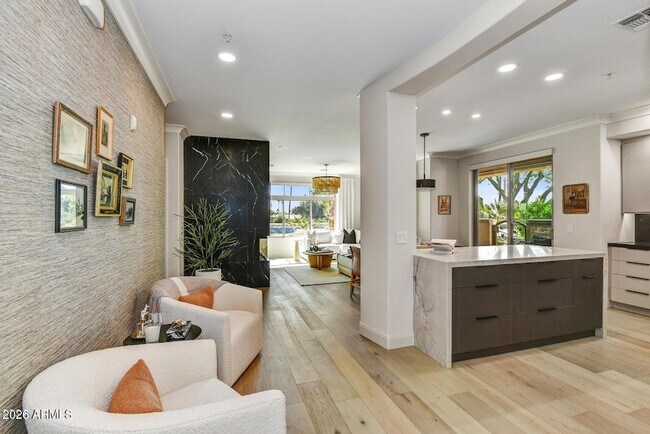 Building Photo - 4909 N Woodmere Fairway