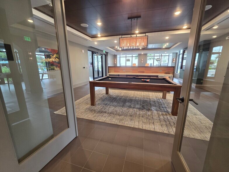 Building Photo - 2720 SW 69th Ave