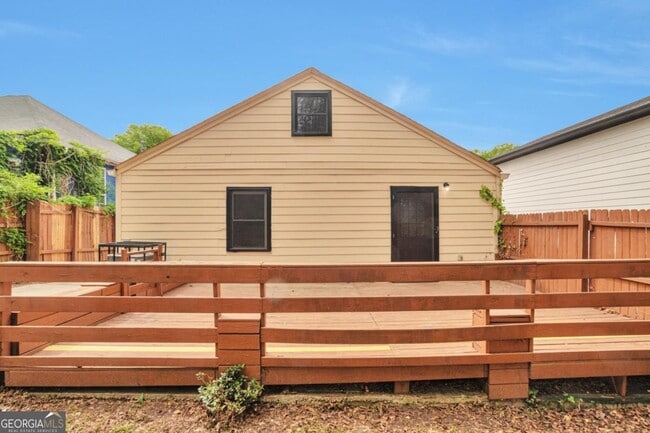 Building Photo - 985 Fair St SW