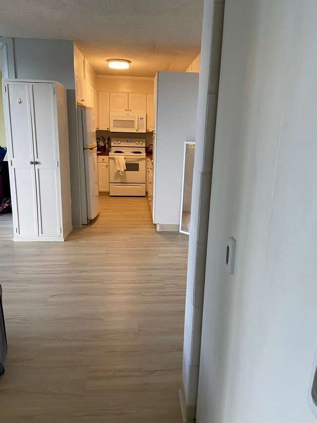 Building Photo - 2845 Waialae Ave