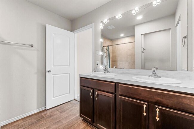Building Photo - 14409 Sugar Pines Dr
