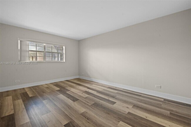 Building Photo - 8107 SW 72nd Ave