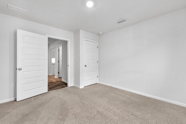 Building Photo - 5631 Guinevere Ln