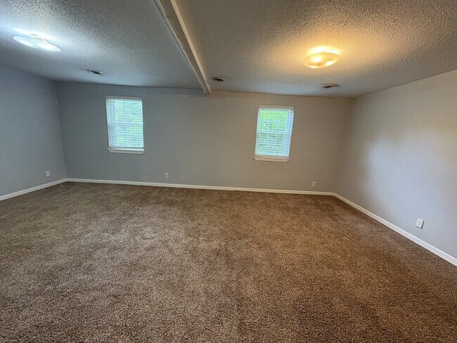 Building Photo - 4240 Crestview Dr