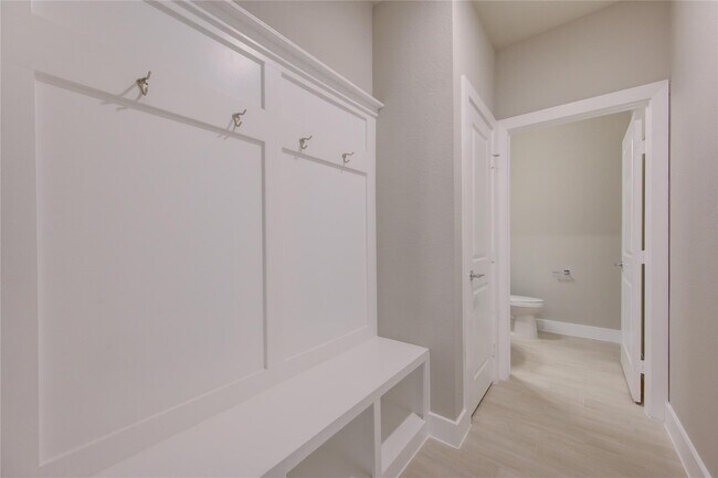 Building Photo - 1709 Summerlyn Ter Dr