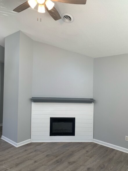 Building Photo - 1508 Spelling Way