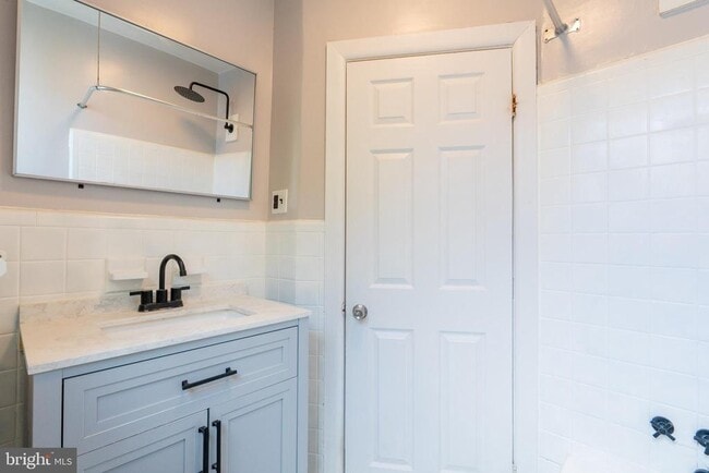 Building Photo - 1826 McClellan St