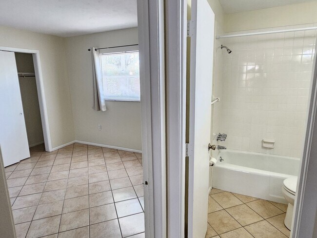 Building Photo - Annual Unfurnished 2 Bedroom 2 Bathroom Duplex with a Carport on Venice Island!