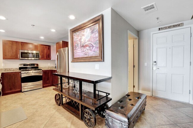 Building Photo - Fully Furnished Modern 2-Bedroom Condo at ...