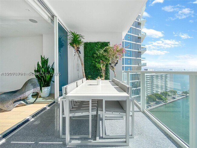 Building Photo - 2020 N Bayshore Dr