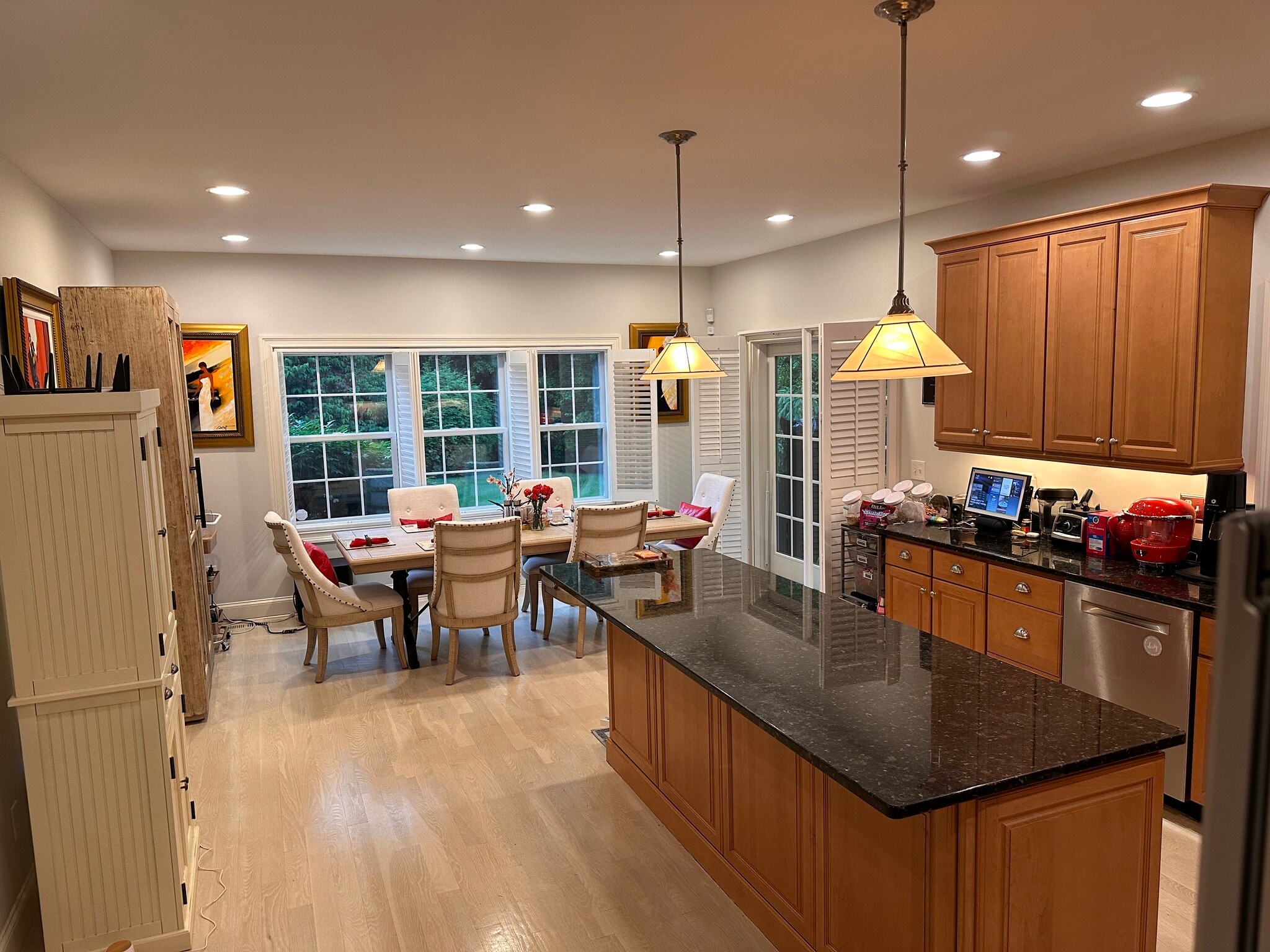 Small dinning area attached to kitch - 6 Wyeth Dr