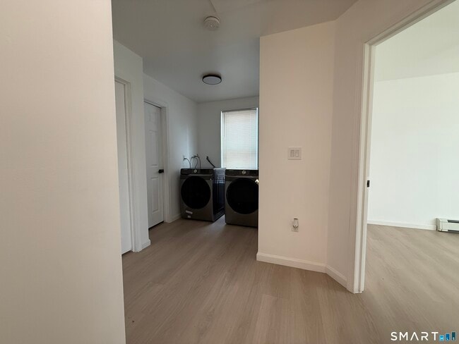 Building Photo - 8-12 Sterling St