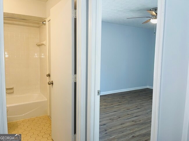 Building Photo - 104 Peachtree Ct