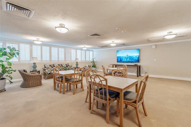 Building Photo - 6335 W Northwest Hwy