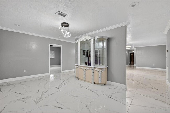 Building Photo - 15775 N Miami Ave