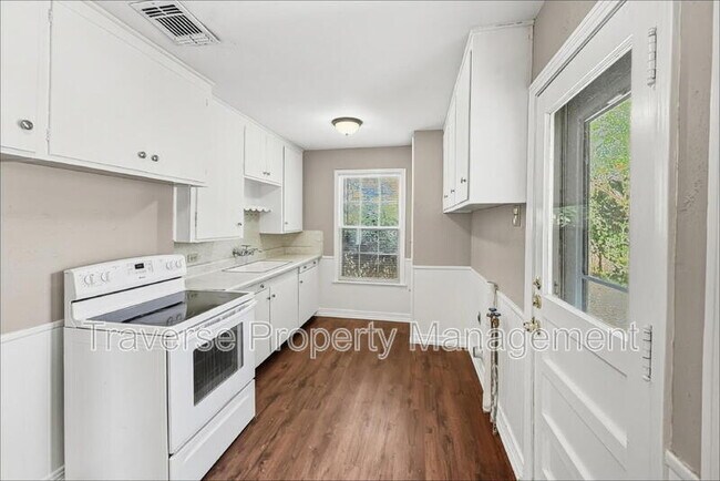 Building Photo - 1409 Oliver St