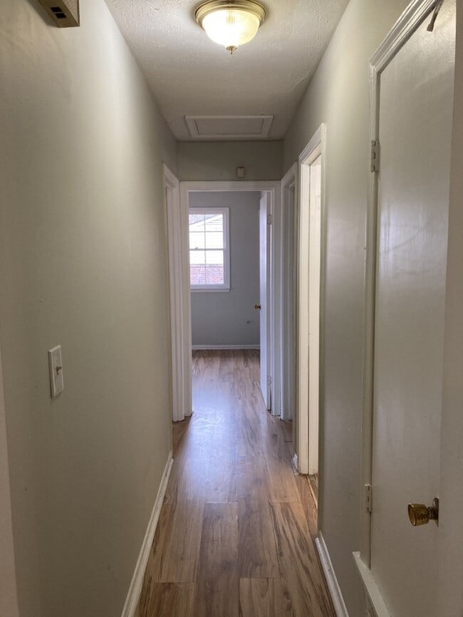 Building Photo - 3 Bedroom in Greenville