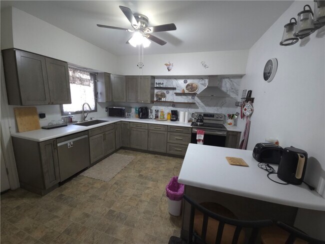 Building Photo - 30 Flanders St