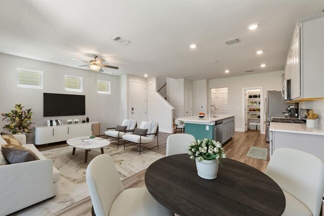 Building Photo - 7103 Travertine Spring Dr