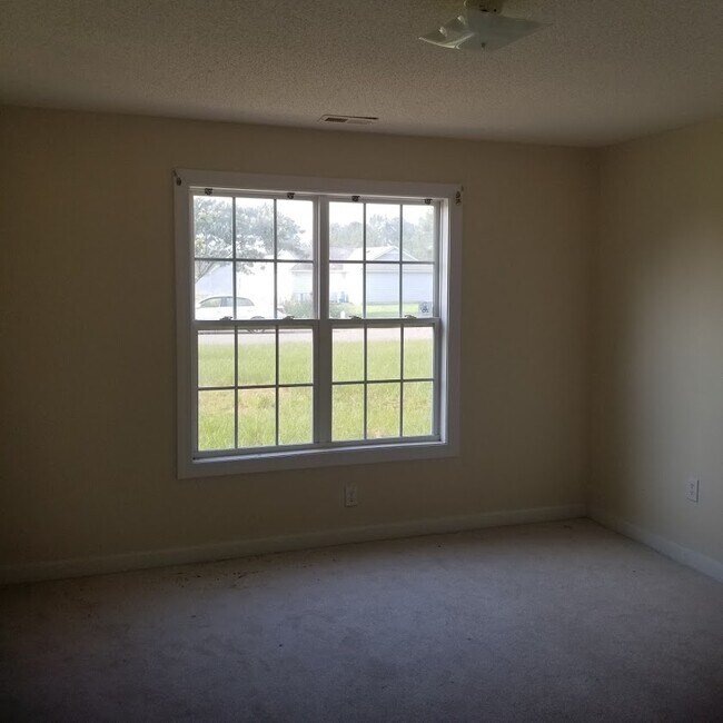 Building Photo - 300 Katie Dr