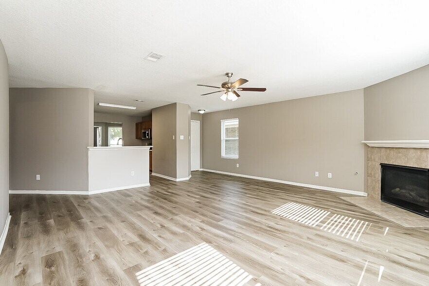 Building Photo - 3227 Barkers Crossing Ave