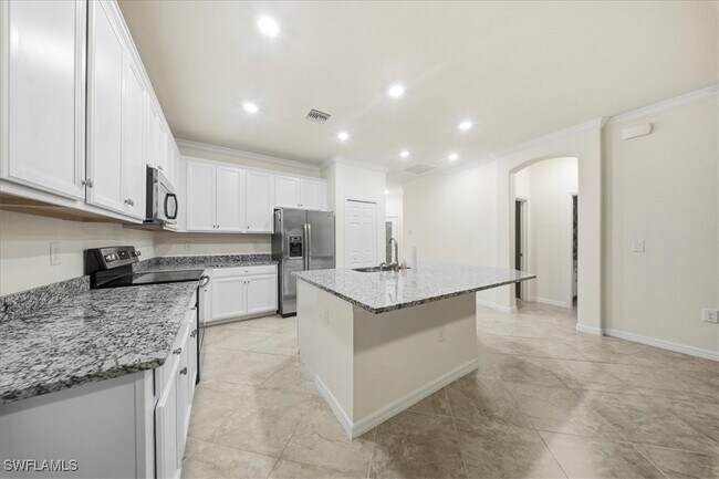 Building Photo - 9180 Glenforest Dr