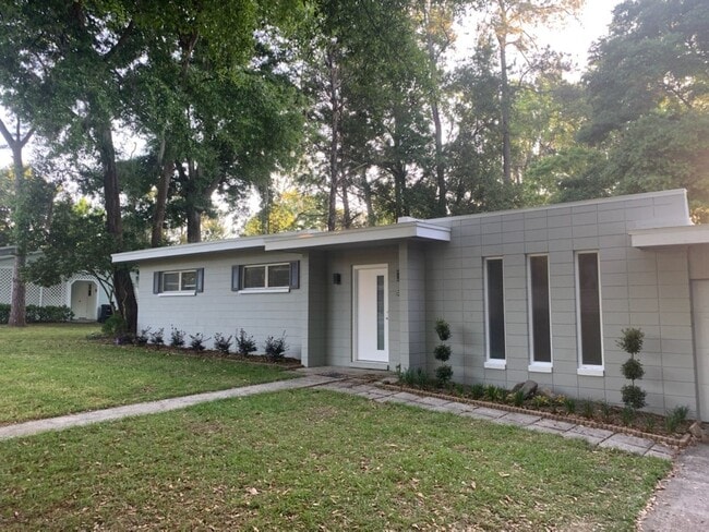 Building Photo - Updated 3 bedroom 2 bath in NW Gainesville