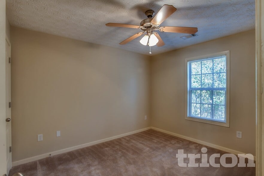 Building Photo - 1043 Wedgewood Ct NE