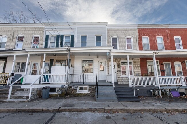 Primary Photo - 1542 Warren St