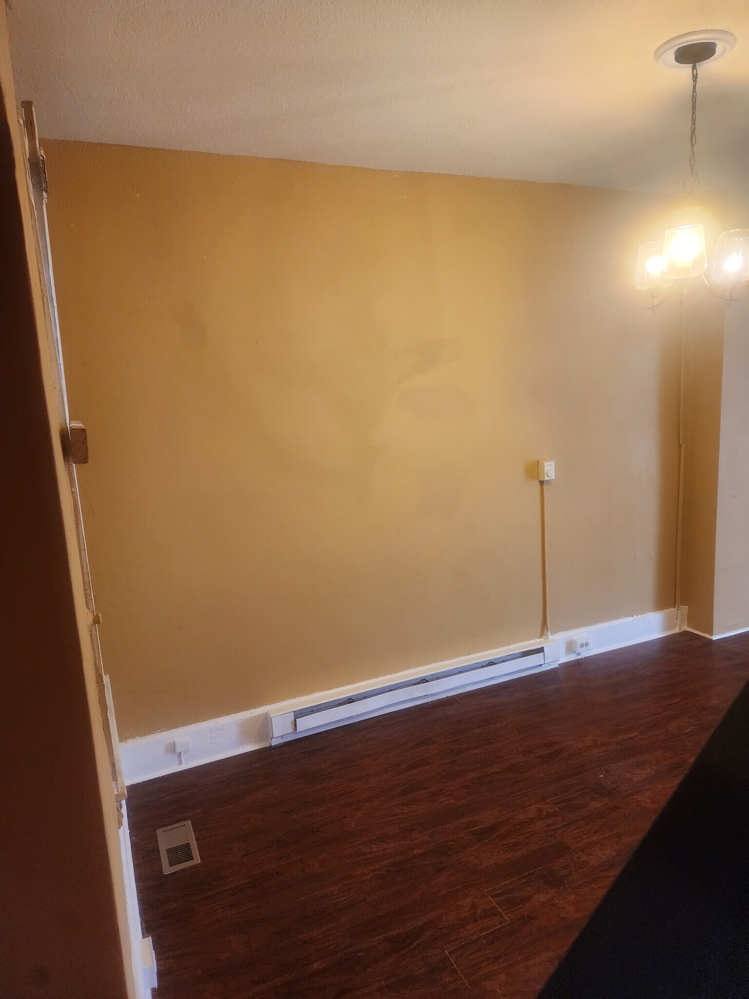 Building Photo - 40 Maple St