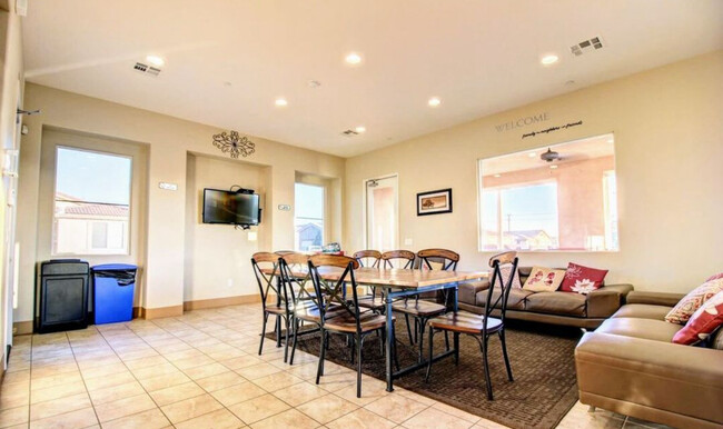 Building Photo - 314 Breezy Pl