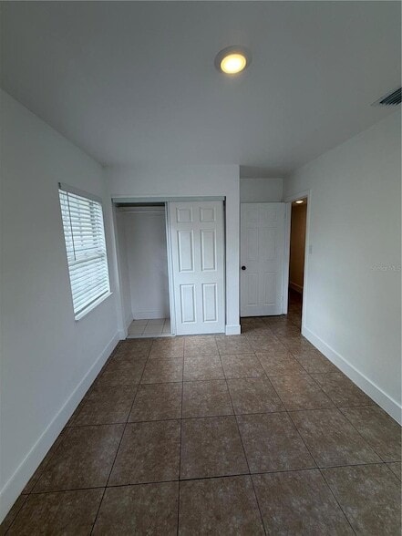 Building Photo - 1702 W Dempsey Ave