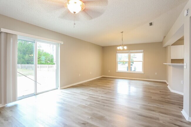 Building Photo - 10415 Song Sparrow Ln