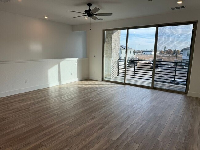Building Photo - 568 W. Balsam Lane  (Peach & Spruce)