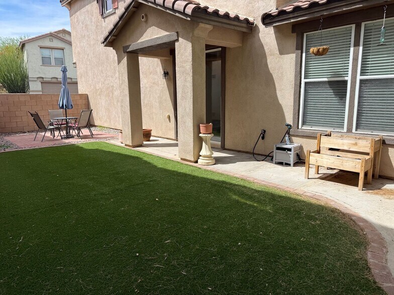 Building Photo - 281 W Paseo Celestial