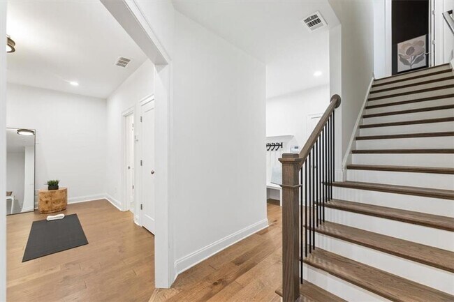 Building Photo - 1233 Parkstead Ln