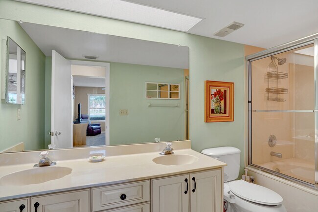 Building Photo - 6080 Bahia Del Mar Cir