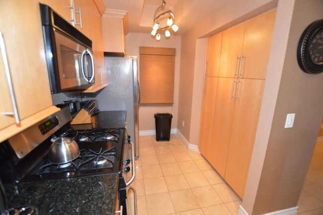 Building Photo - Meridian Luxury 2 Bd | 2 Ba Condo .