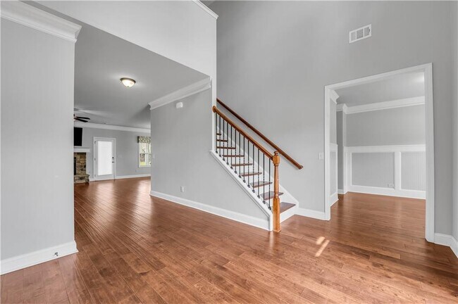 Building Photo - 304 Red Cap Cir