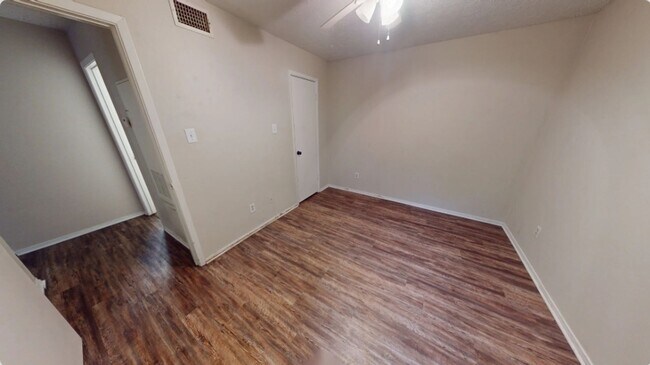 Building Photo - 1107 Verde Dr