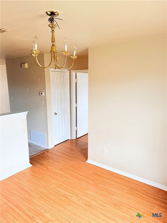 Building Photo - 203 W Mary Jane Dr