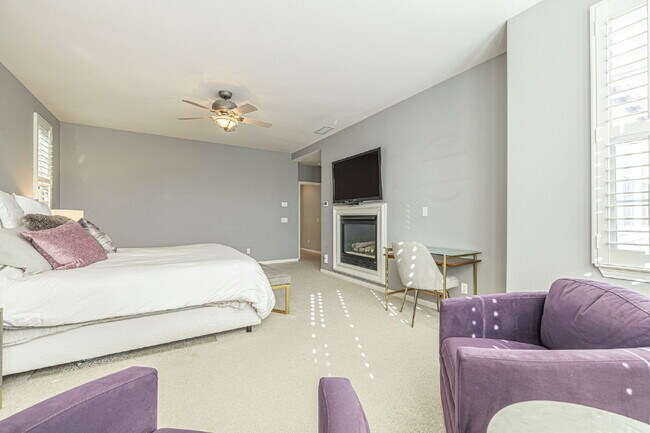 Building Photo - Refined Living in the Heart of Valencia