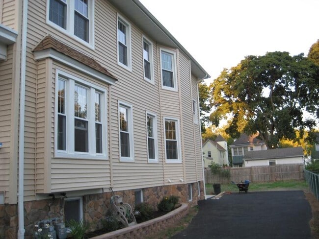 Building Photo - 54 Baker Ave