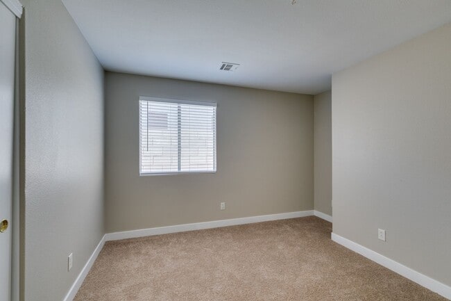 Building Photo - Beautiful Single-Story 3 Bedroom Home in Summerlin South